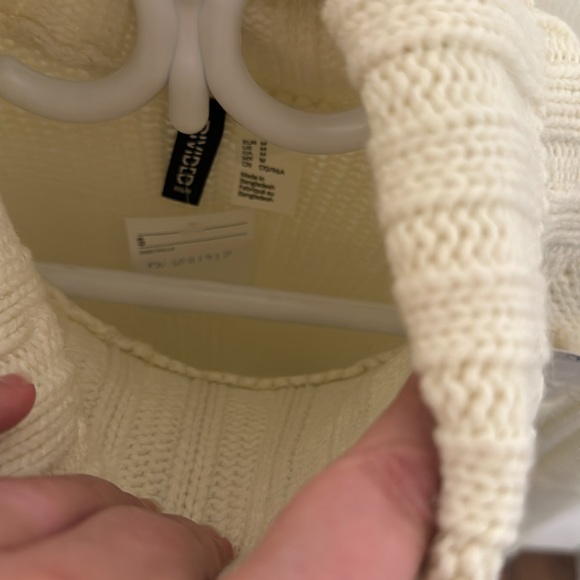 H&M cut off sweater - Picture 2 of 4